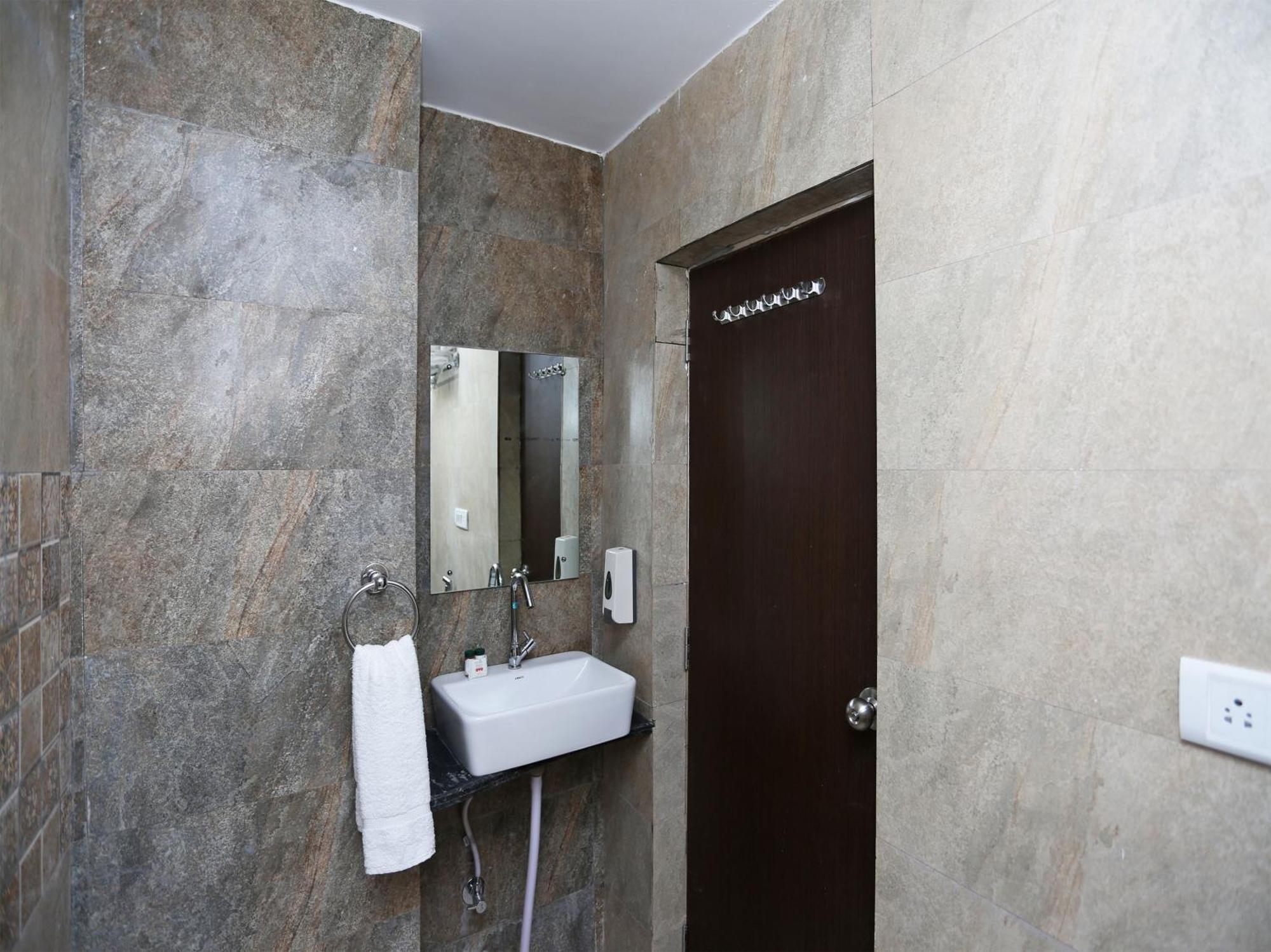 Hotel Fabexpress Gs Residency 3*